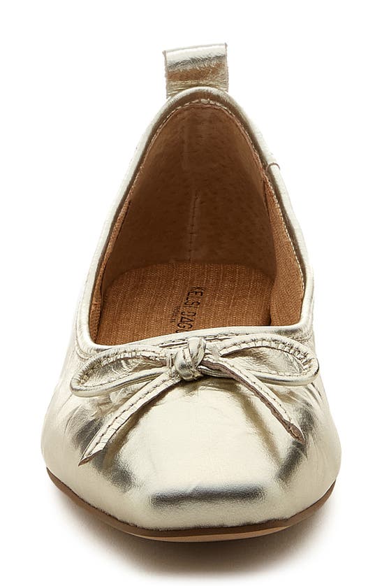 Kelsi Dagger Brooklyn Frankie Flat In Washed Gold