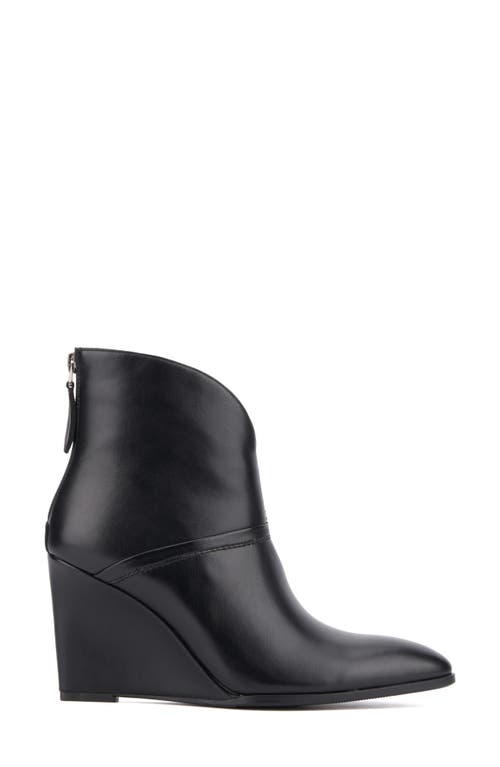 Torgeis Notched Wedge Boot In Black