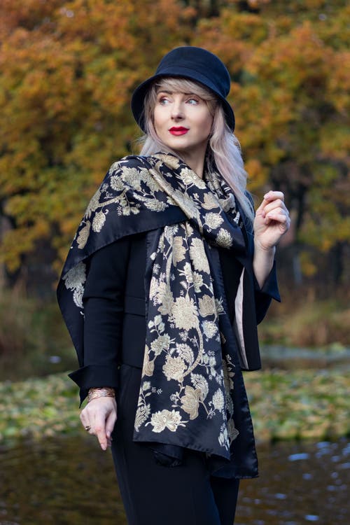 Elizabetta Esmeralda In Black And Gold
