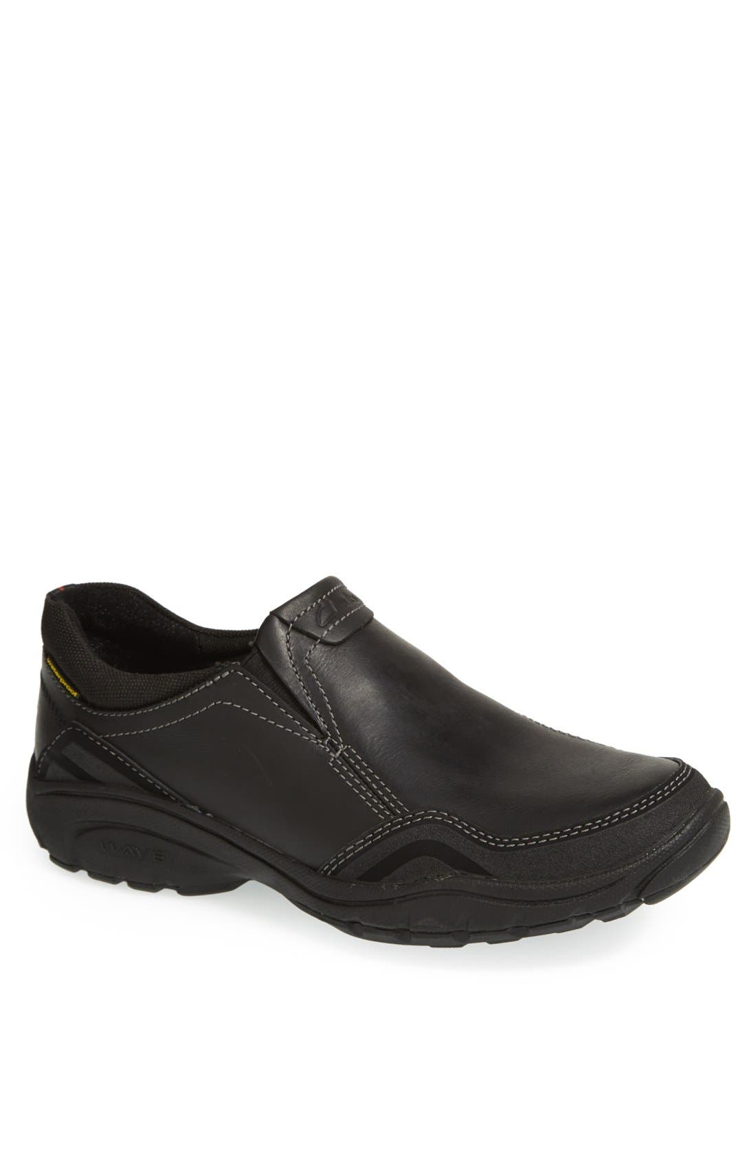 clarks wave slip on