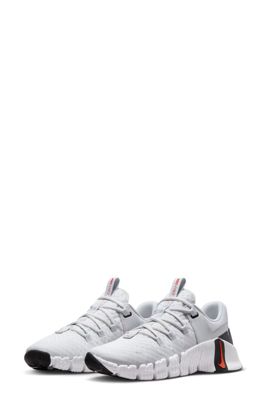 Nike Women's Free Metcon 5 Workout Shoes In Photon Dust/ Picante Red
