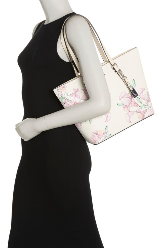 Serafina Signature Tote バッグ カジュアル Calvin Klein Serafina Signature Tote Bag In White Floral