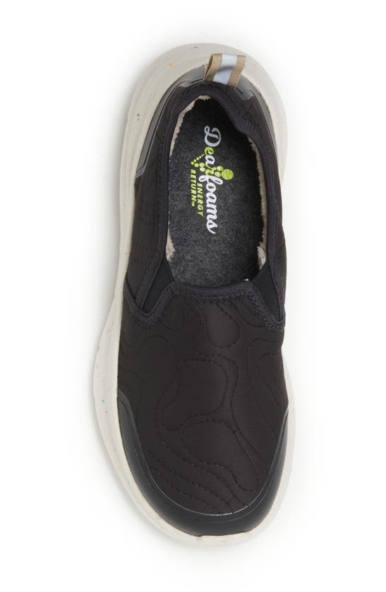 Dearfoams Women's Crimson Regrind Lightweight Slip-on With Energy Return Technology In Black
