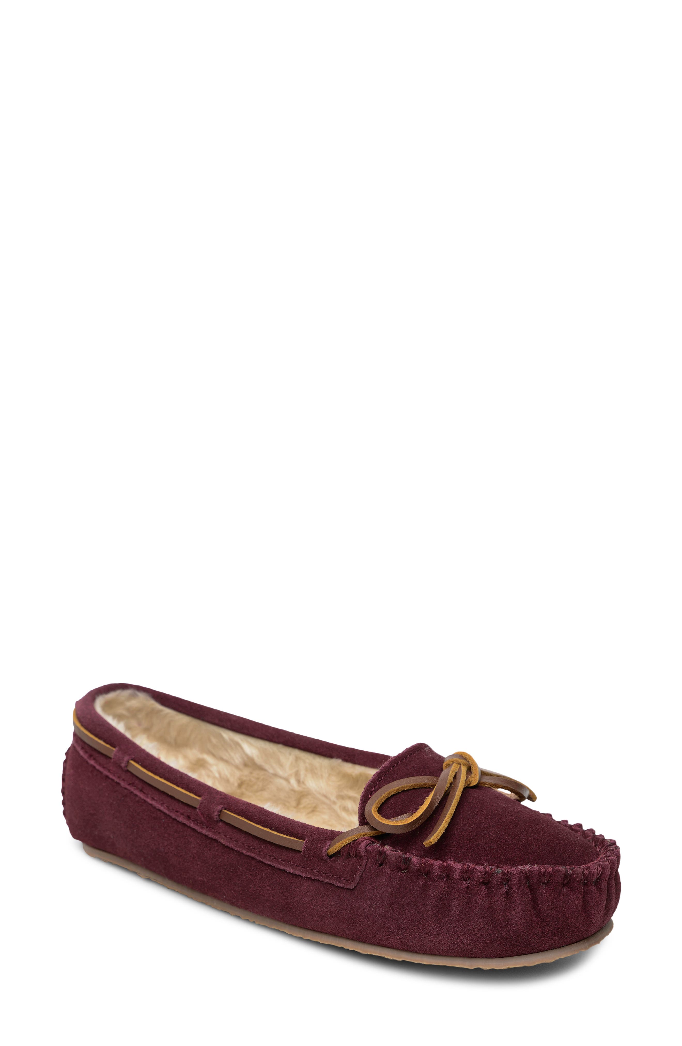 minnetonka cally slipper