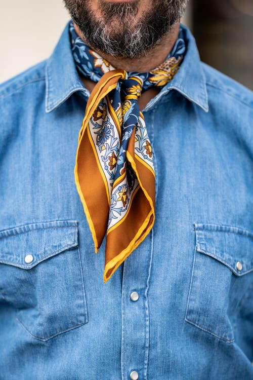 Elizabetta Carrara In Navy And Mustard