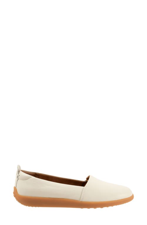 Softwalk ® Deva Flat In Off White