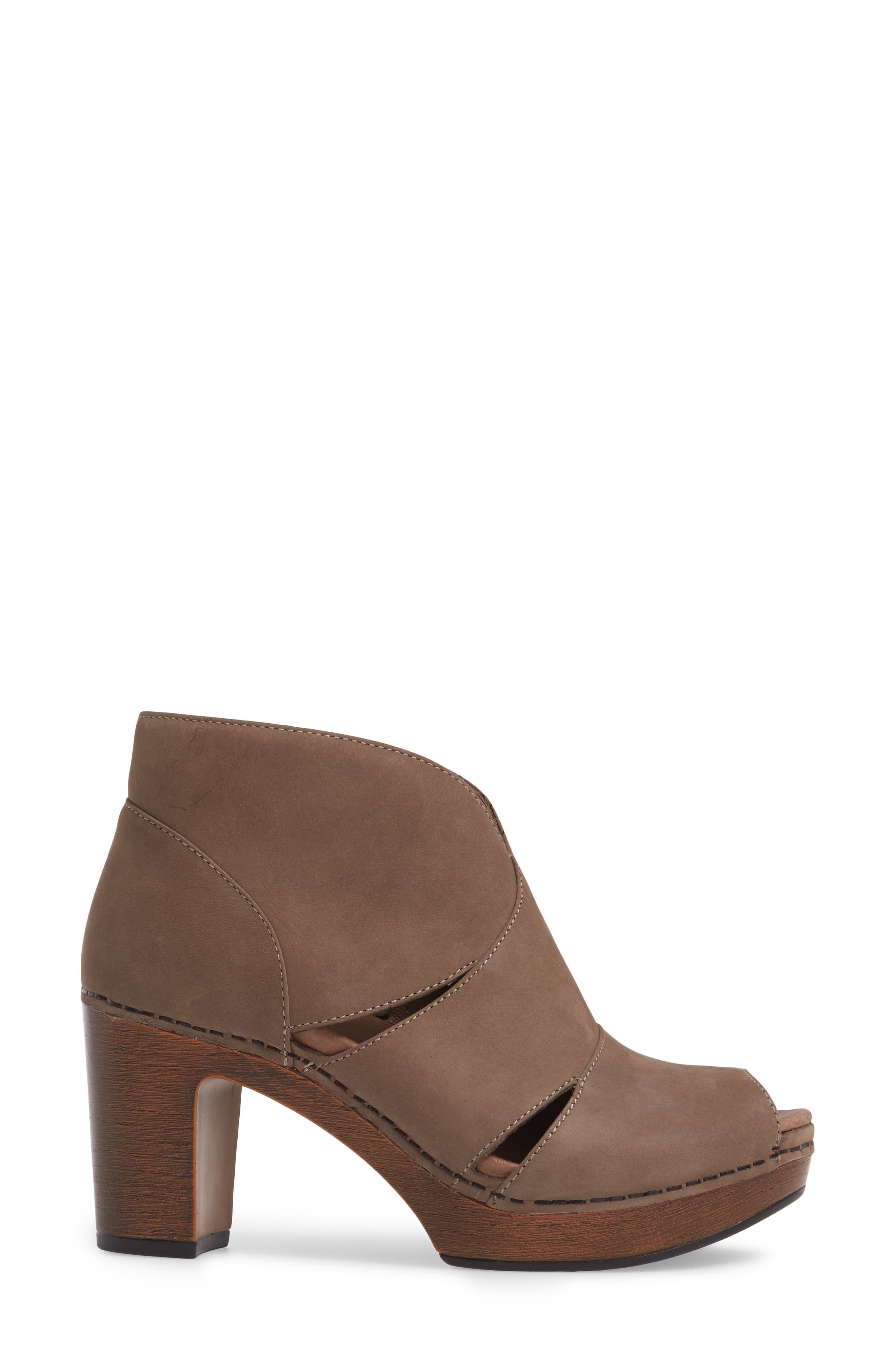 dansko delphina size 37