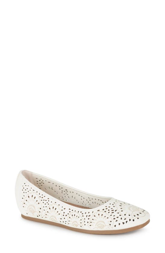 Shop Baretraps Chika Flat In Cream