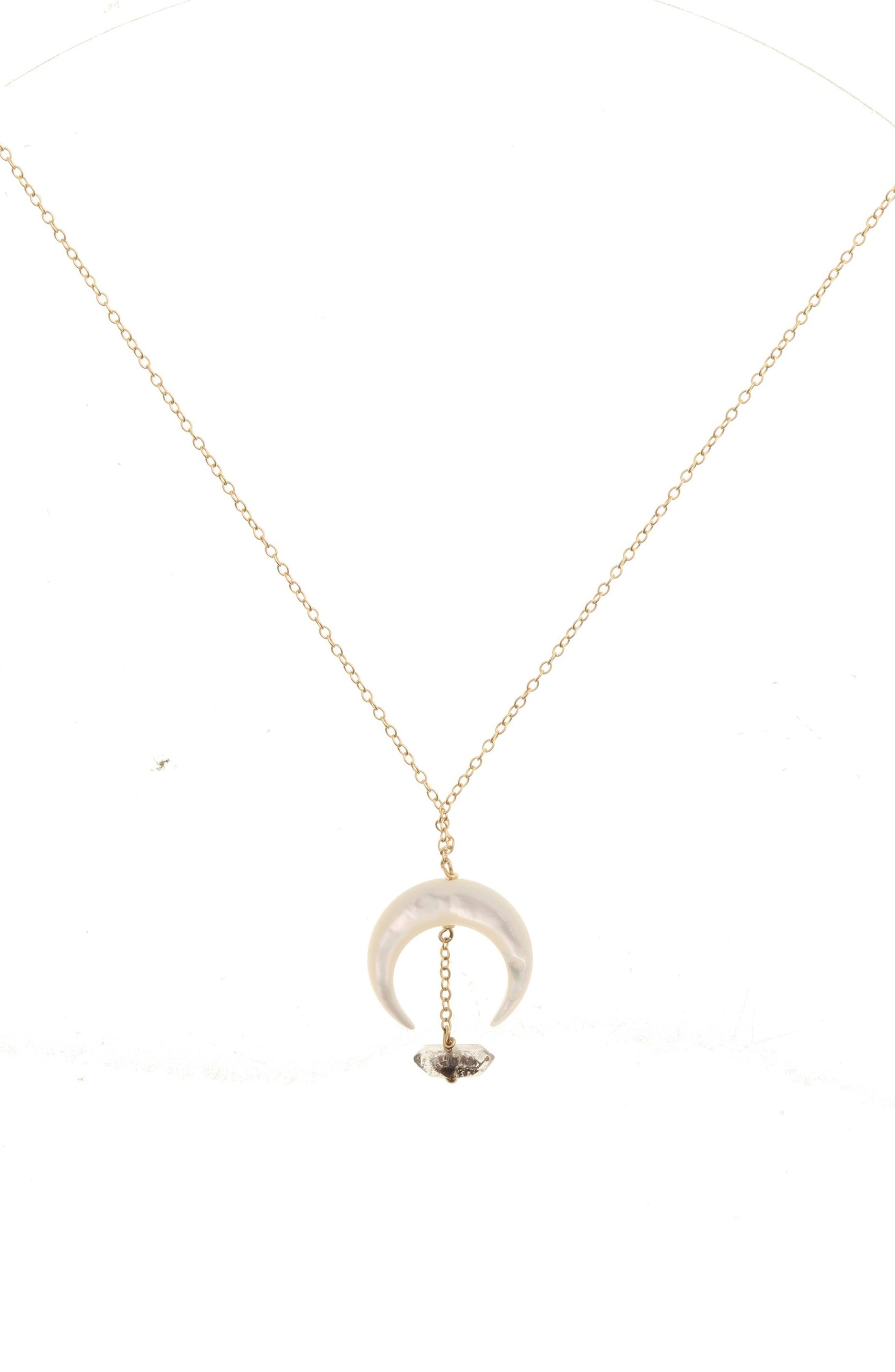 Pearl Pendant Necklace in Gold 