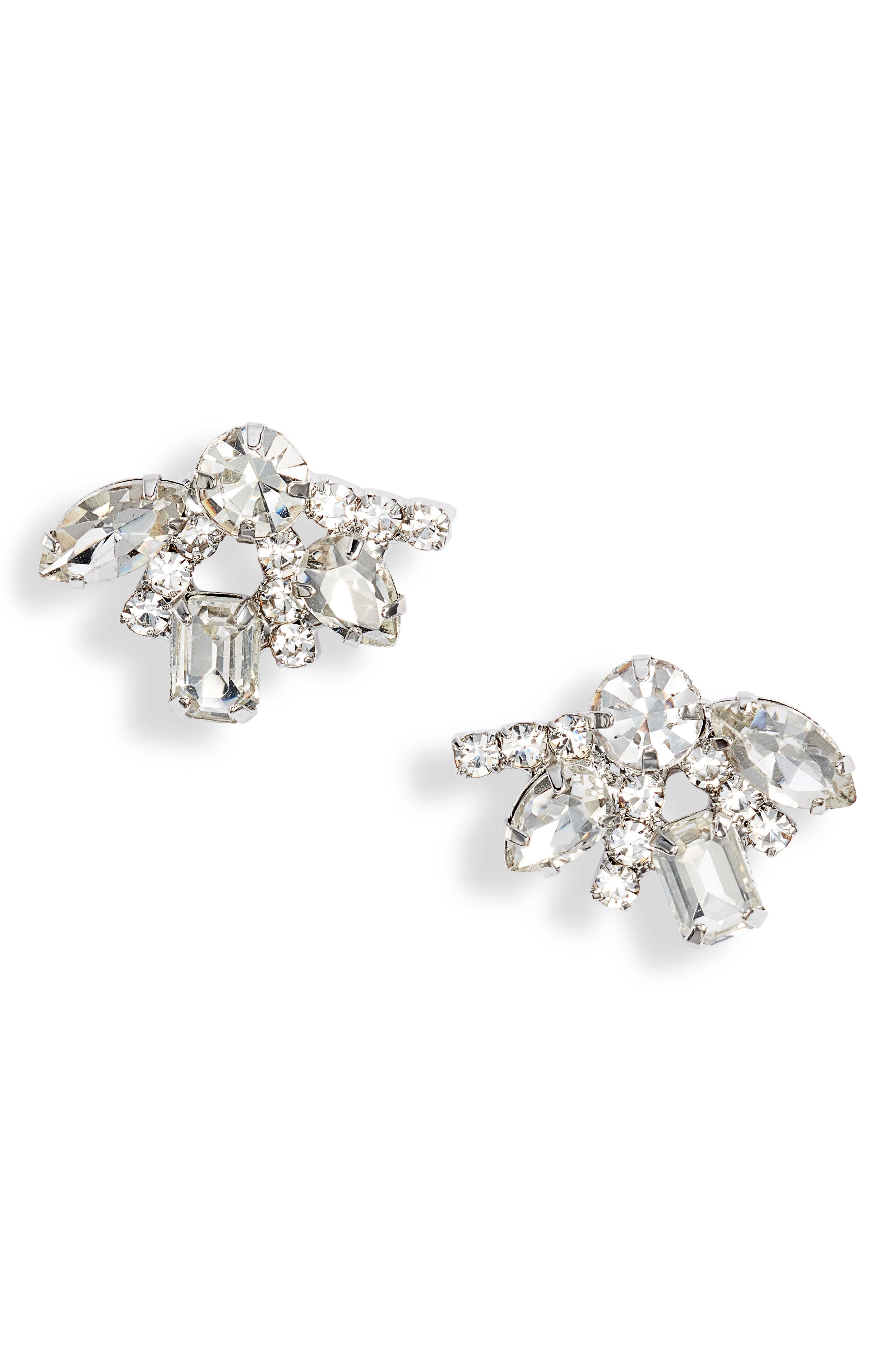 maang tikka and earrings