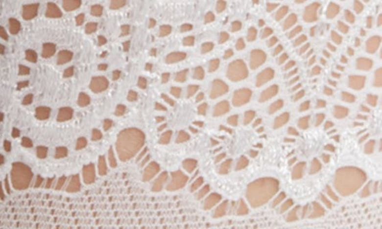 High Heel Jungle Scalloped Lace Crew Socks In White