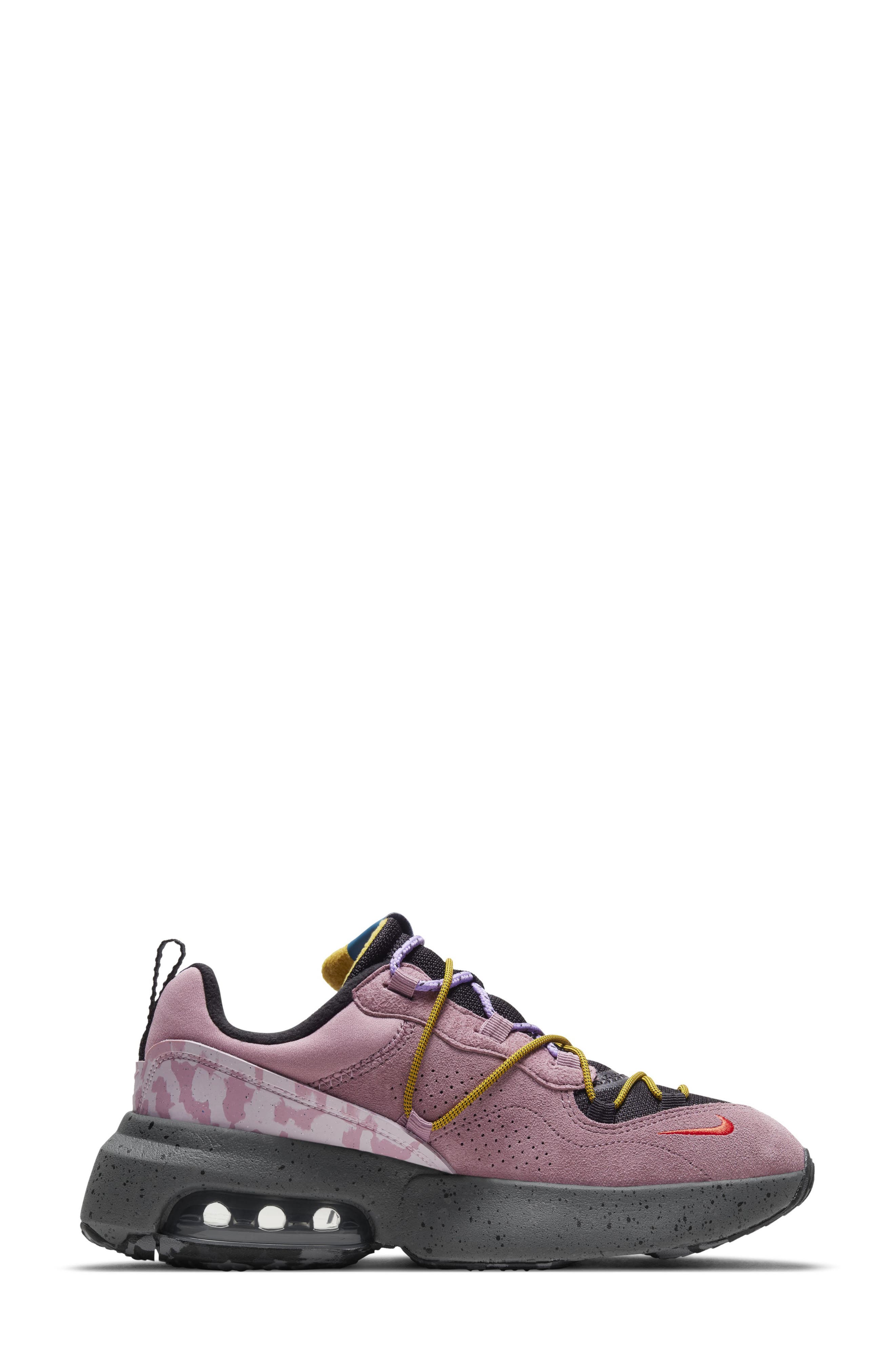 maroon nike tanjun