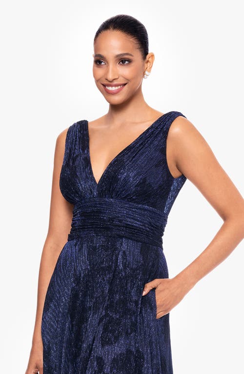 BETSY & ADAM BETSY & ADAM FLOCK FLORAL METALLIC CRINKLE GOWN 