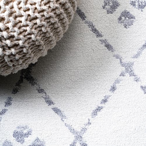 Jonathan Y Izil Moroccan Geometric Diamond Area Rug In Ivory/light Gray