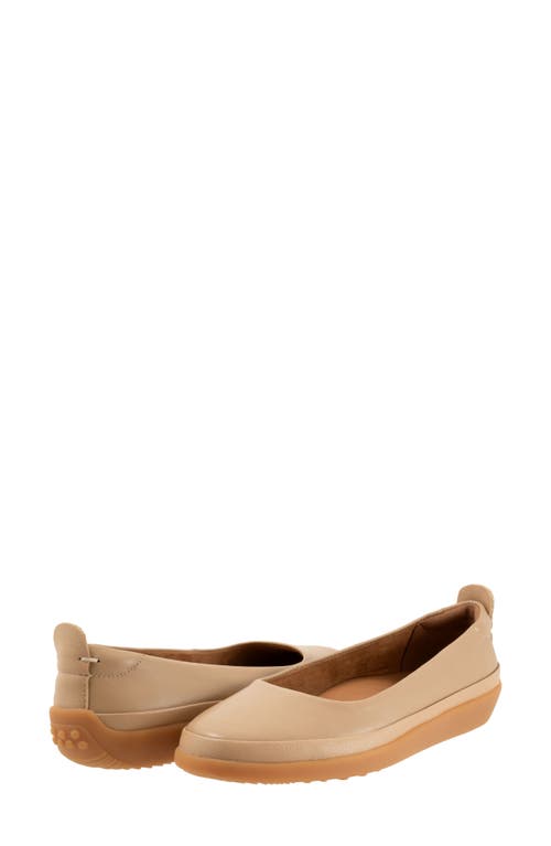 Softwalk ® Disa Flat In Beige