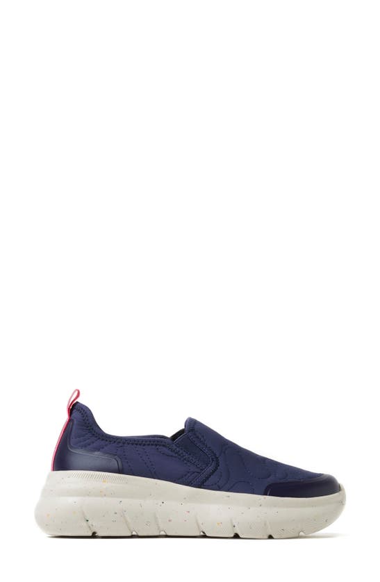 Dearfoams Women's Crimson Regrind Lightweight Slip-on With Energy Return Technology In Peacoat