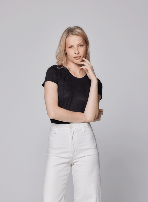 Shop Majestic Filatures Stretch Linen Short Sleeve Crewneck T-shirt In Noir
