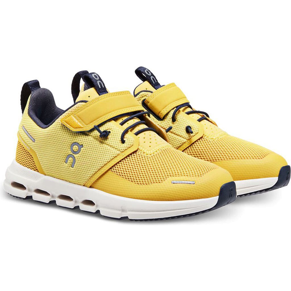 On Kids' Cloud Play Running Trainer In Mustard/white