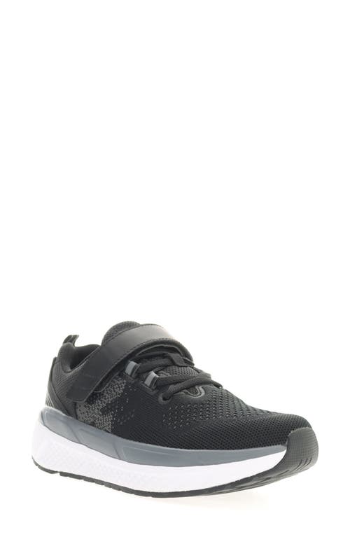 Propét Ultra Fx Walking Sneaker In Black/grey