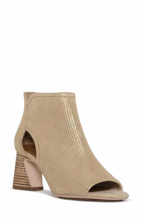 Donald pliner 2025 gisele booties