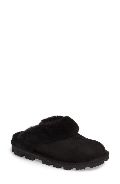 Women's Black Fuzzy Slippers