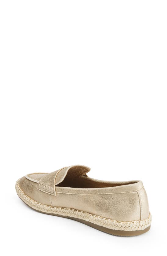 Me Too Kason Metallic Loafer In Champagne