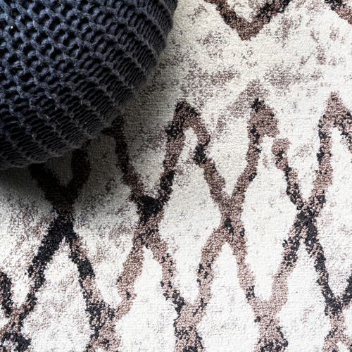 Jonathan Y Aksil Moroccan Diamond Area Rug In Ivory/brown