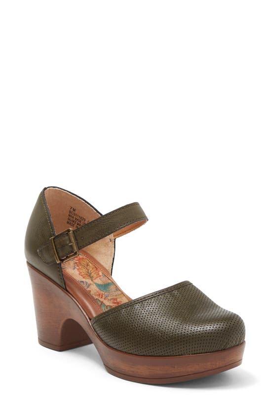 B O C Gia Chunky Platform Heel In Green