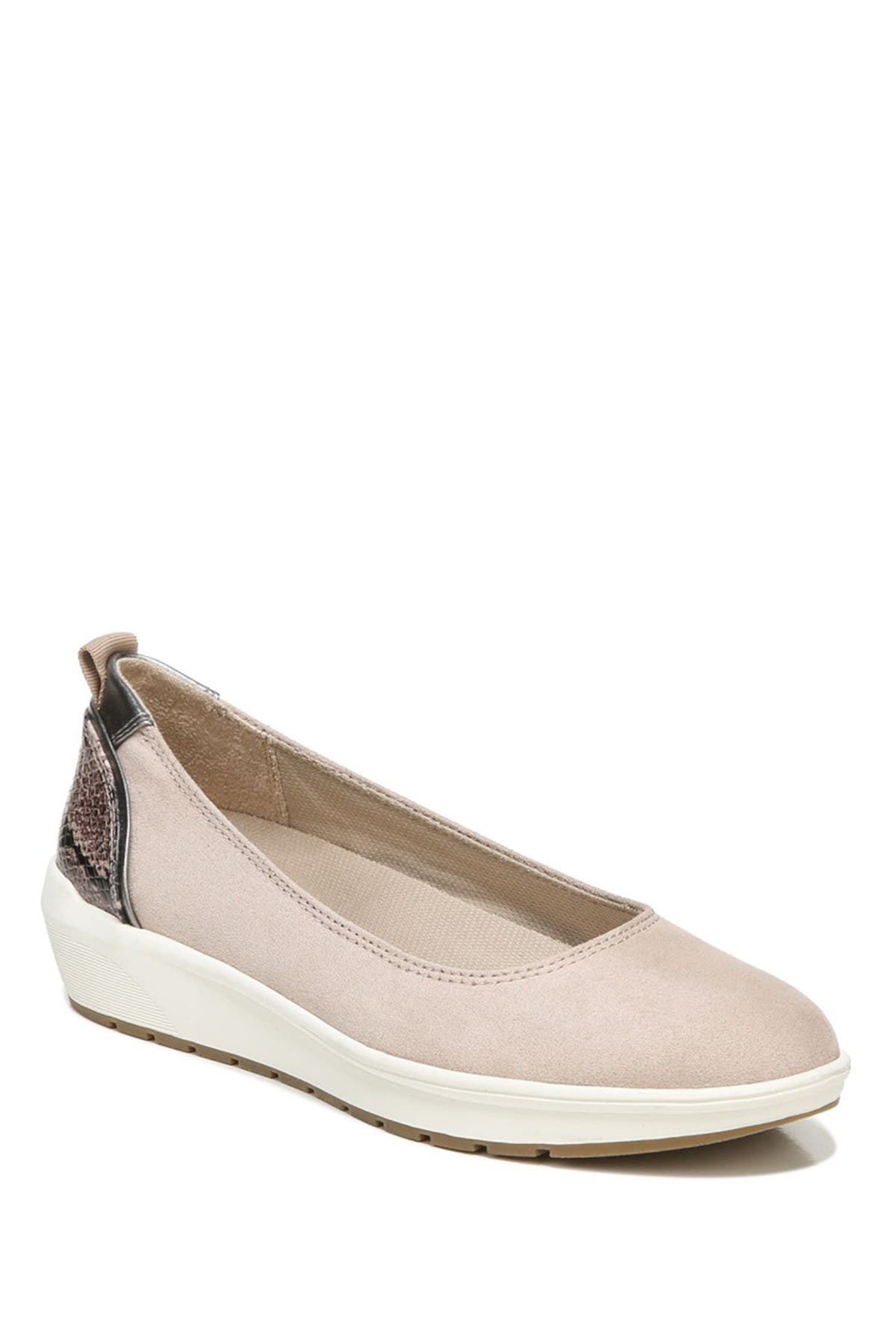 wide width womens slip on sneakers