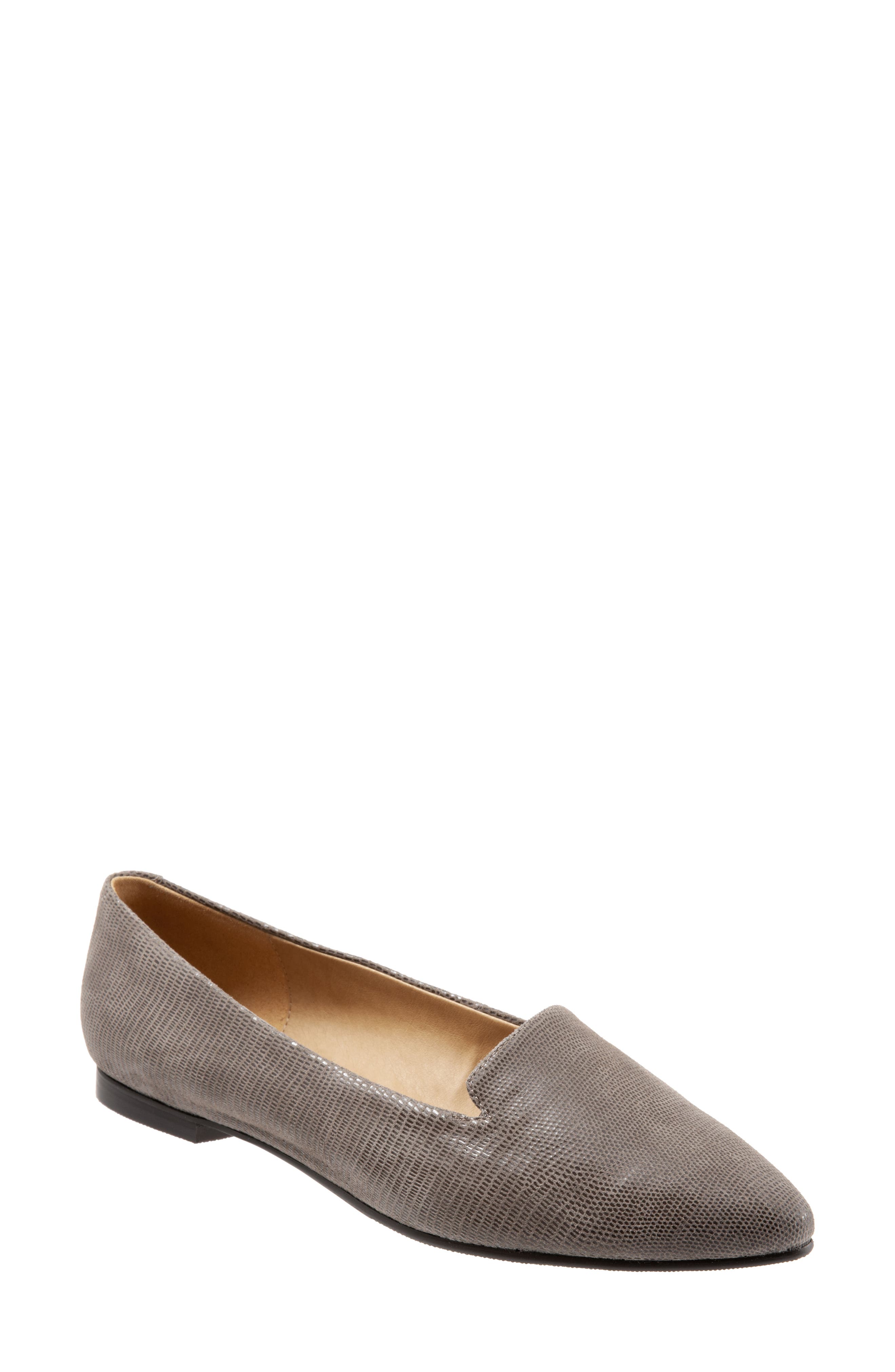 Trotters Harlowe Pointy Toe Loafer, Brown