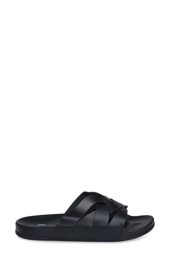 Gaahuu Crisscross Strap Slide Sandal In Black