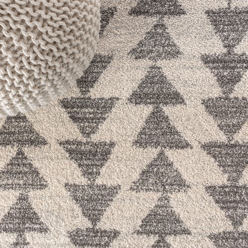 Jonathan Y Aisha Moroccan Triangle Geometric Polypropylene Rug In Cream/gray