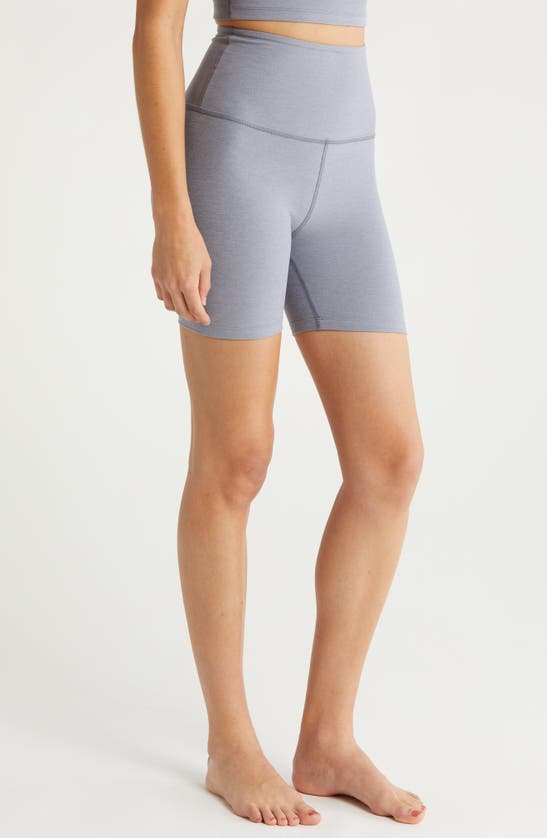 Shop Beyond Yoga Keep Pace Space Dye Bike Shorts In Cloud Gray Heather