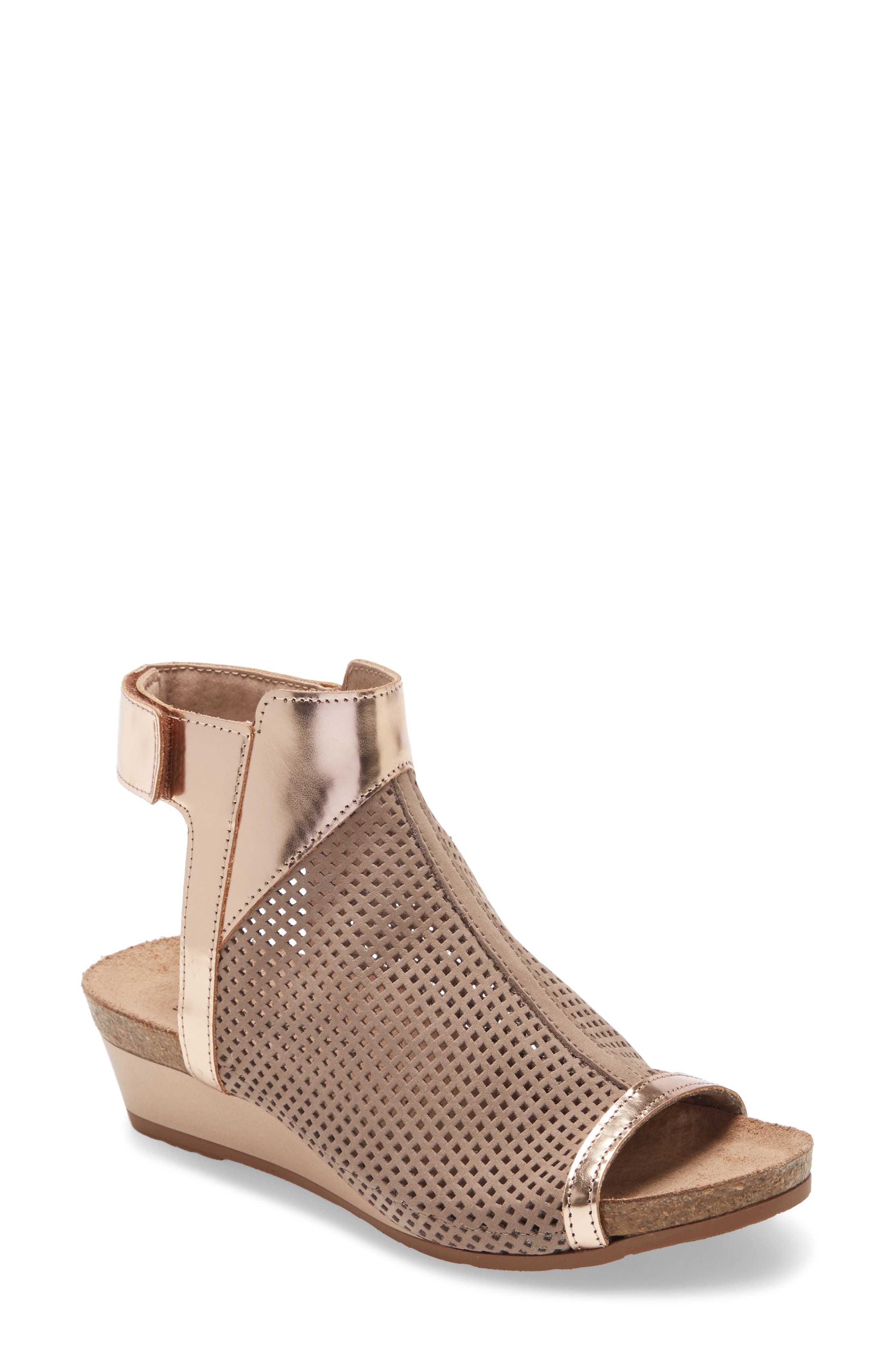 naot wedges