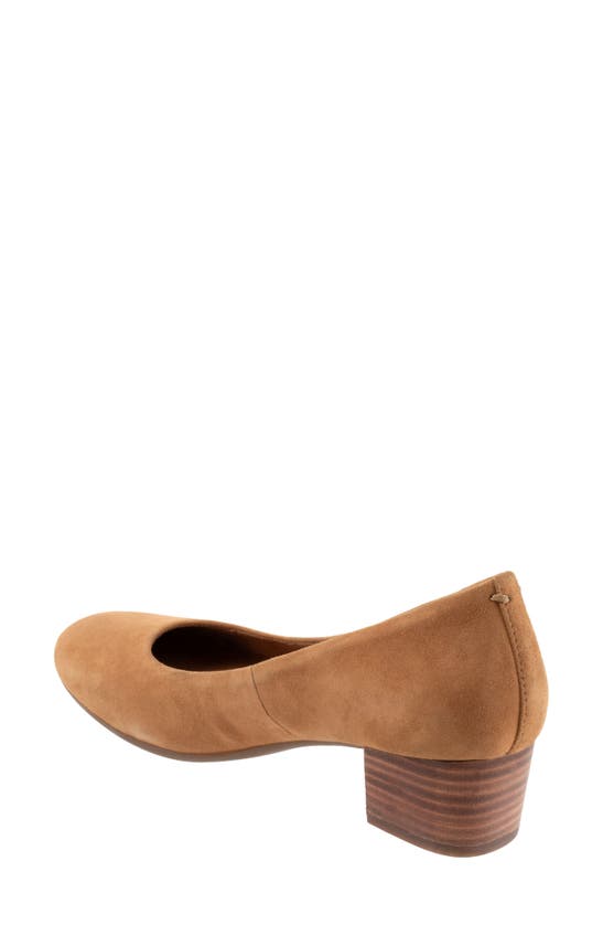 Softwalk Lynn Pump In Camel Suede