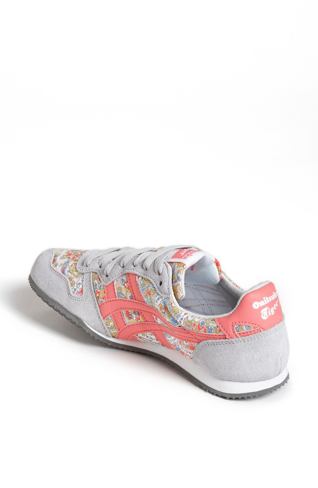 danskos with skinny jeans