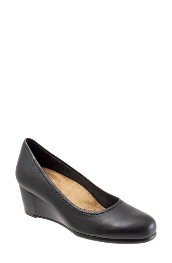 trotters winnie wedge pump