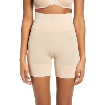 Item M6 Shape Shorts, Beige