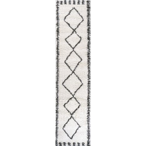 Jonathan Y Calvia Moroccan Diamond Shag Area Rug In White/gray