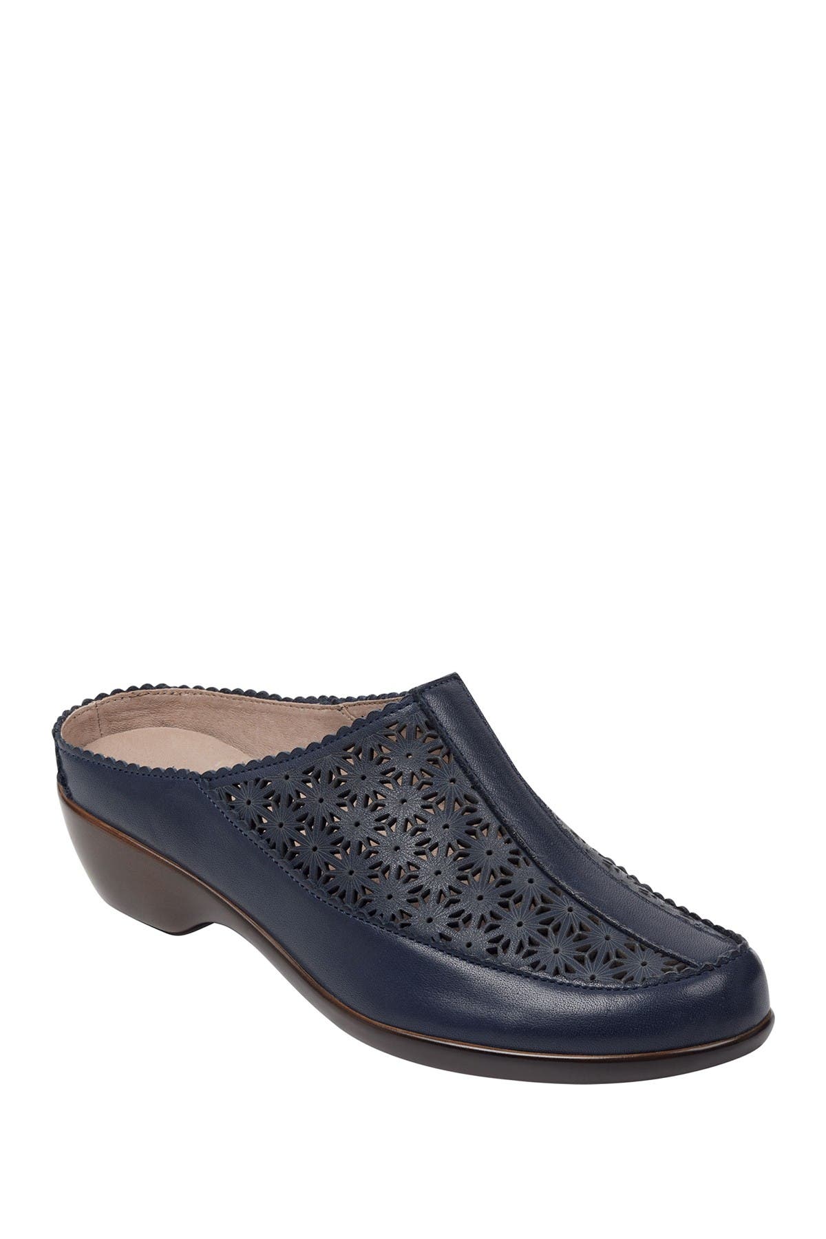 wide width clogs