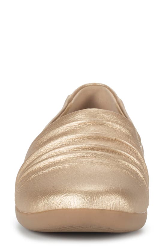Baretraps Piper Ruched Flat In Light Gold