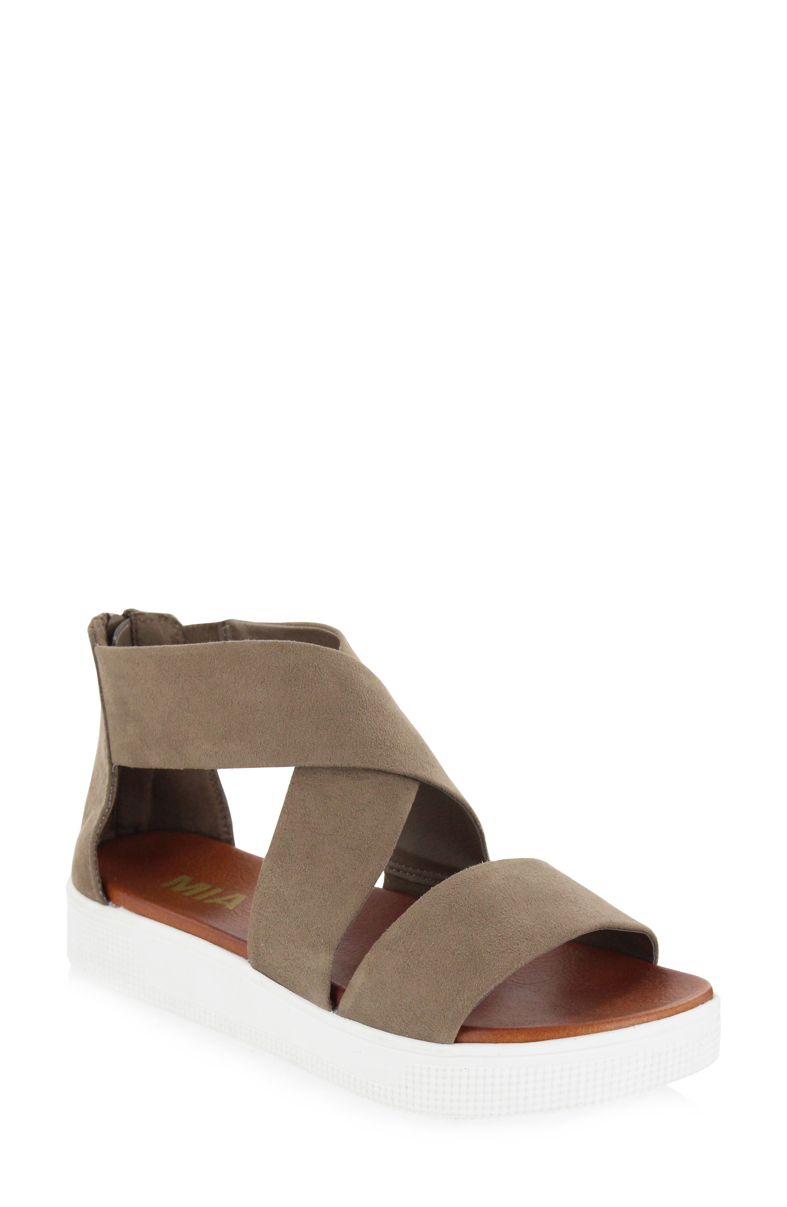 mia zion platform sandal