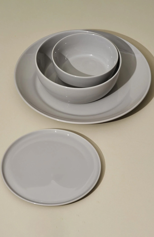 Fors Studio Wide Rim Dinnerware Set In Grey