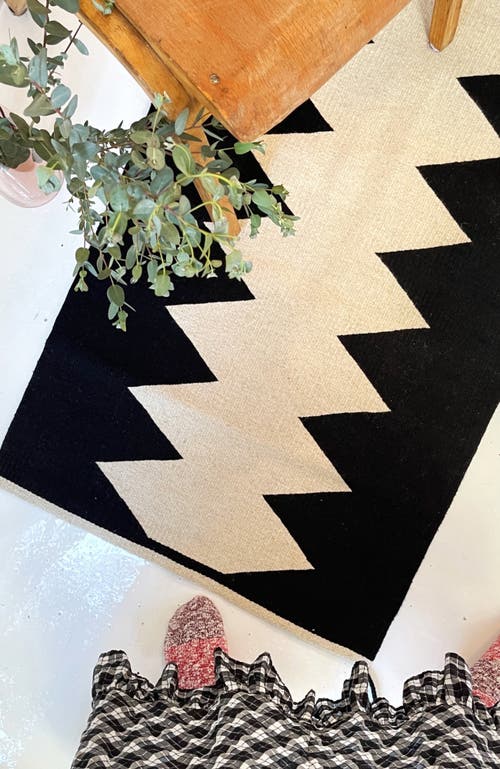 Archive New York Zapotec Zig Zag Handwoven Flatweave Wool Rug In Black