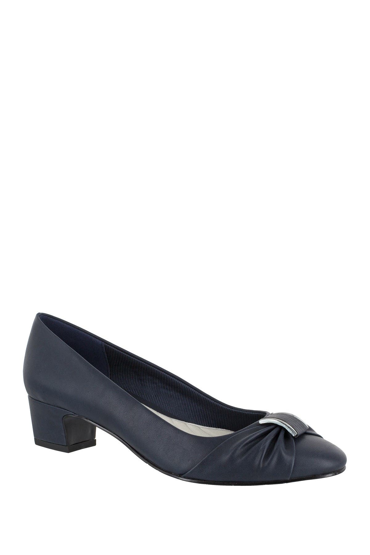 womens narrow pumps