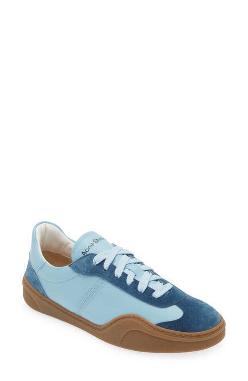 Low Top Sneaker in Light Blue/Brown