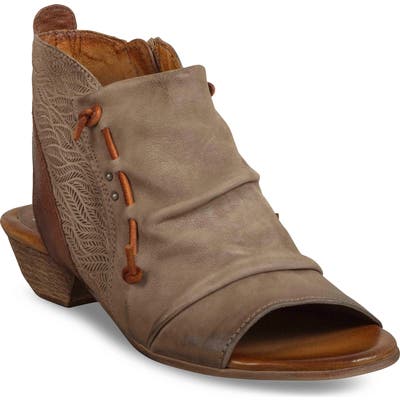 Miz Mooz Celia Sandal Beige