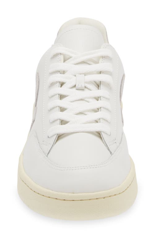 Veja V90 Sneakers In White/light Grey