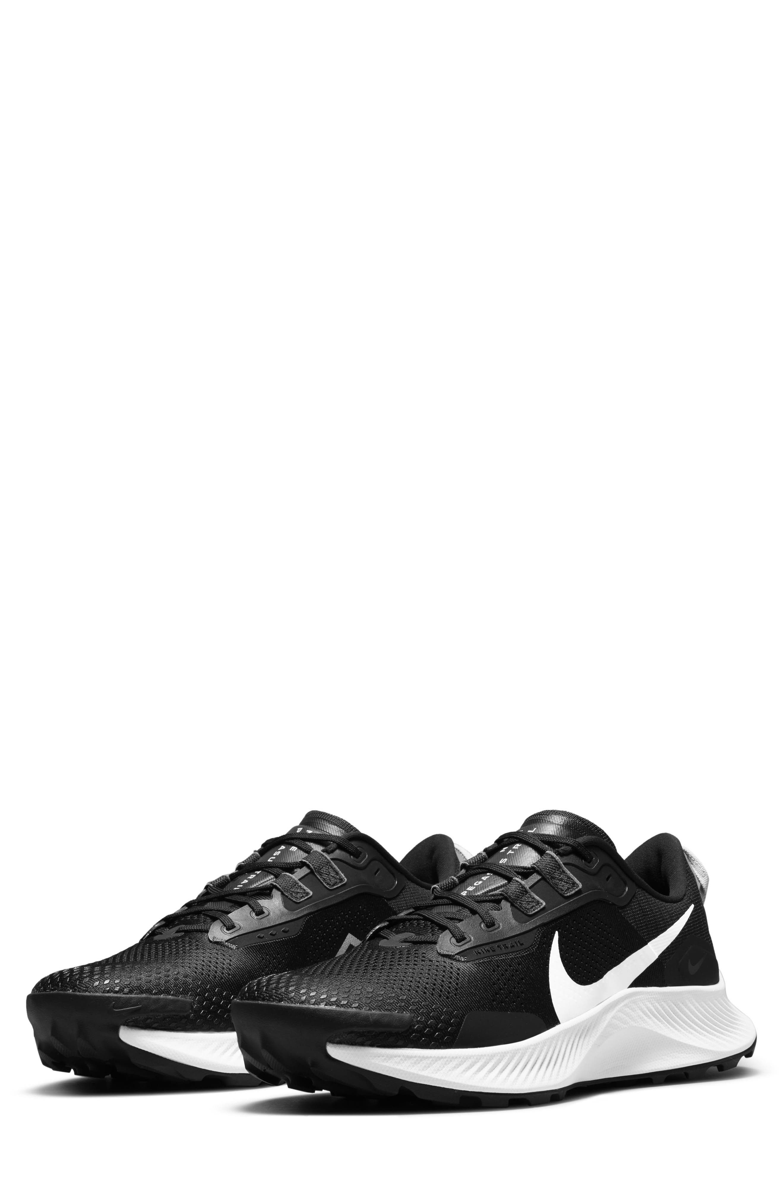 nike black and white running shoes men