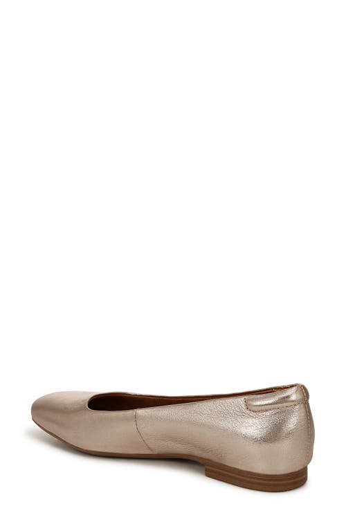 Naturalizer Maxwell Skimmer Flat In Warm Silver Leather